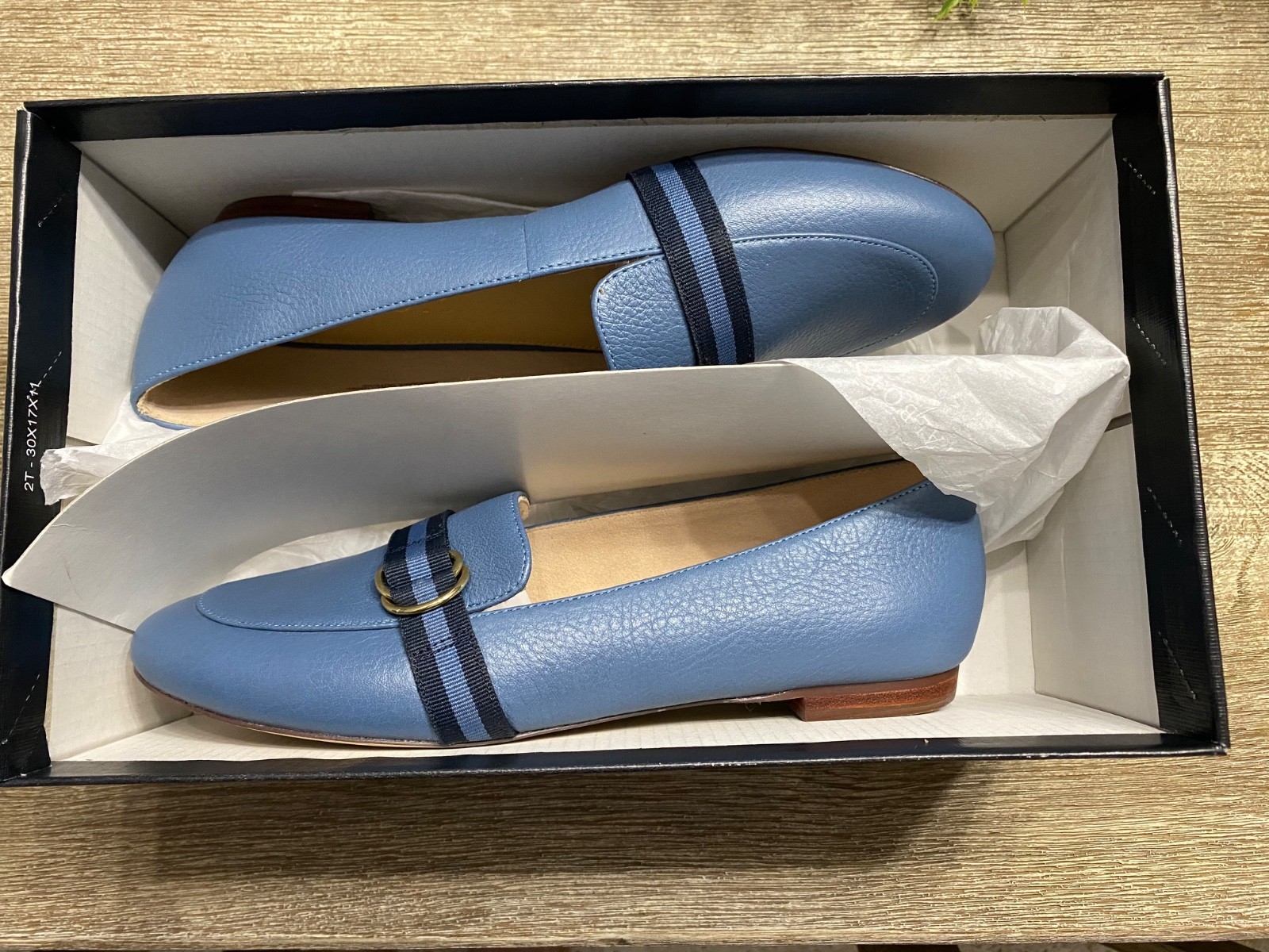 Talbots Women\'s Size 7 1/2 Blue leather D-ring loafers never worn- original box
