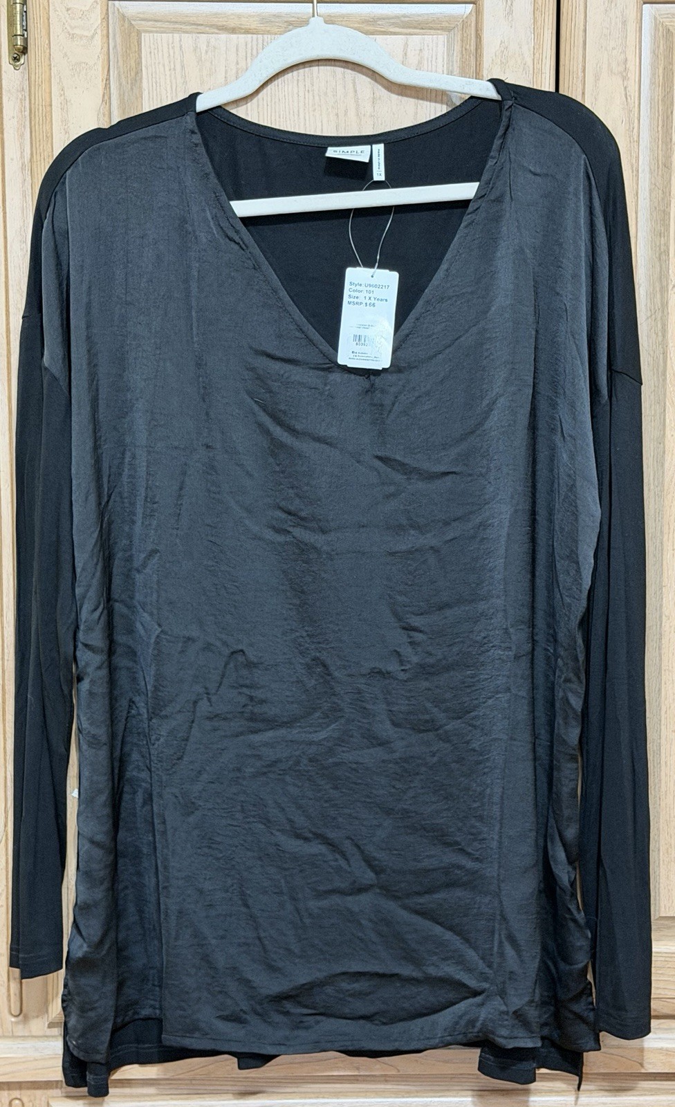 SIMPLE SUZANNE BETRO Front Satin Tunic Top Blouse Women’s Size 1X Black V Neck