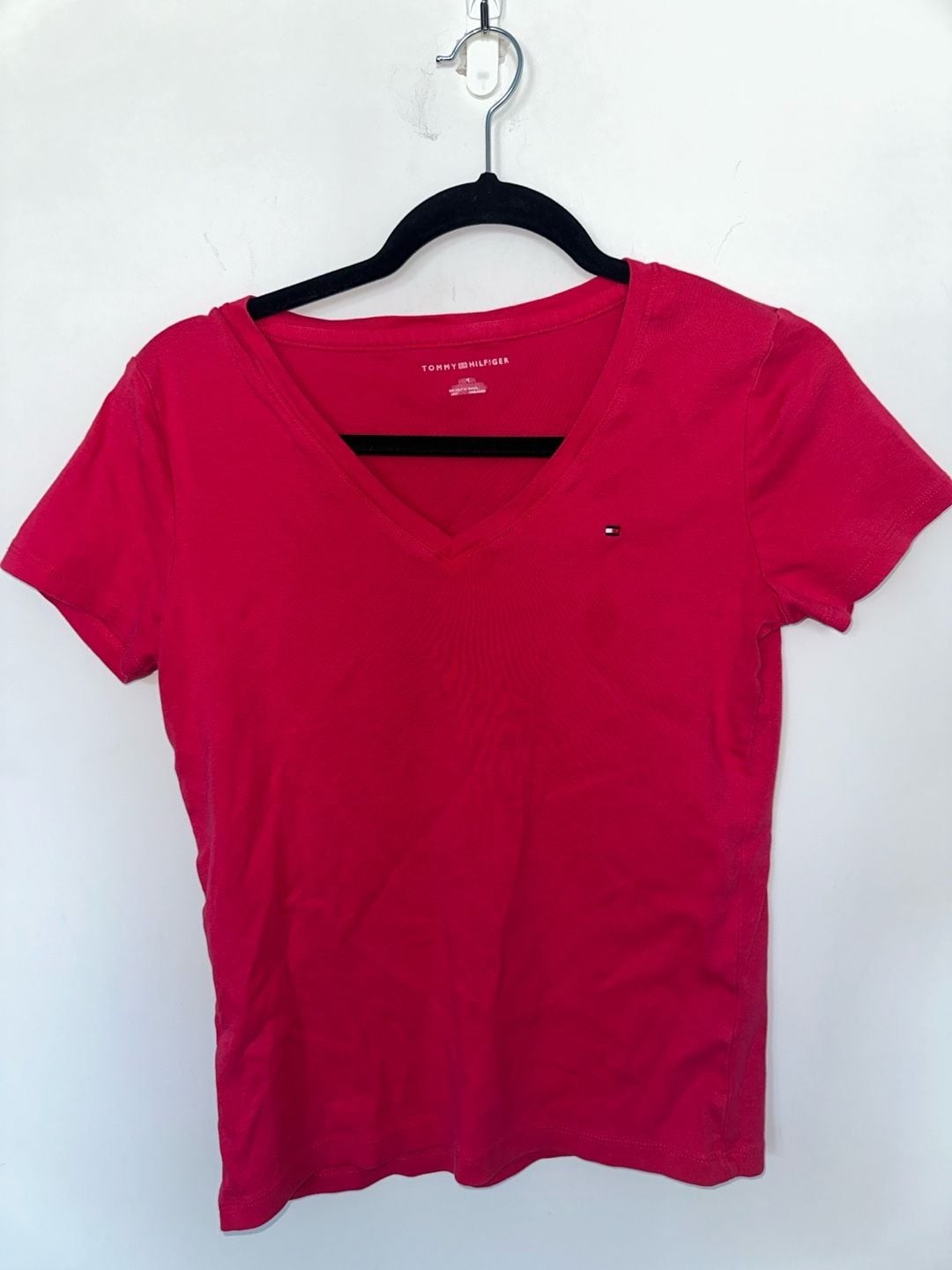 100% Cotton Tommy Hilfiger Women\'s Red Short Sleeve V-Neck T-Shirt
