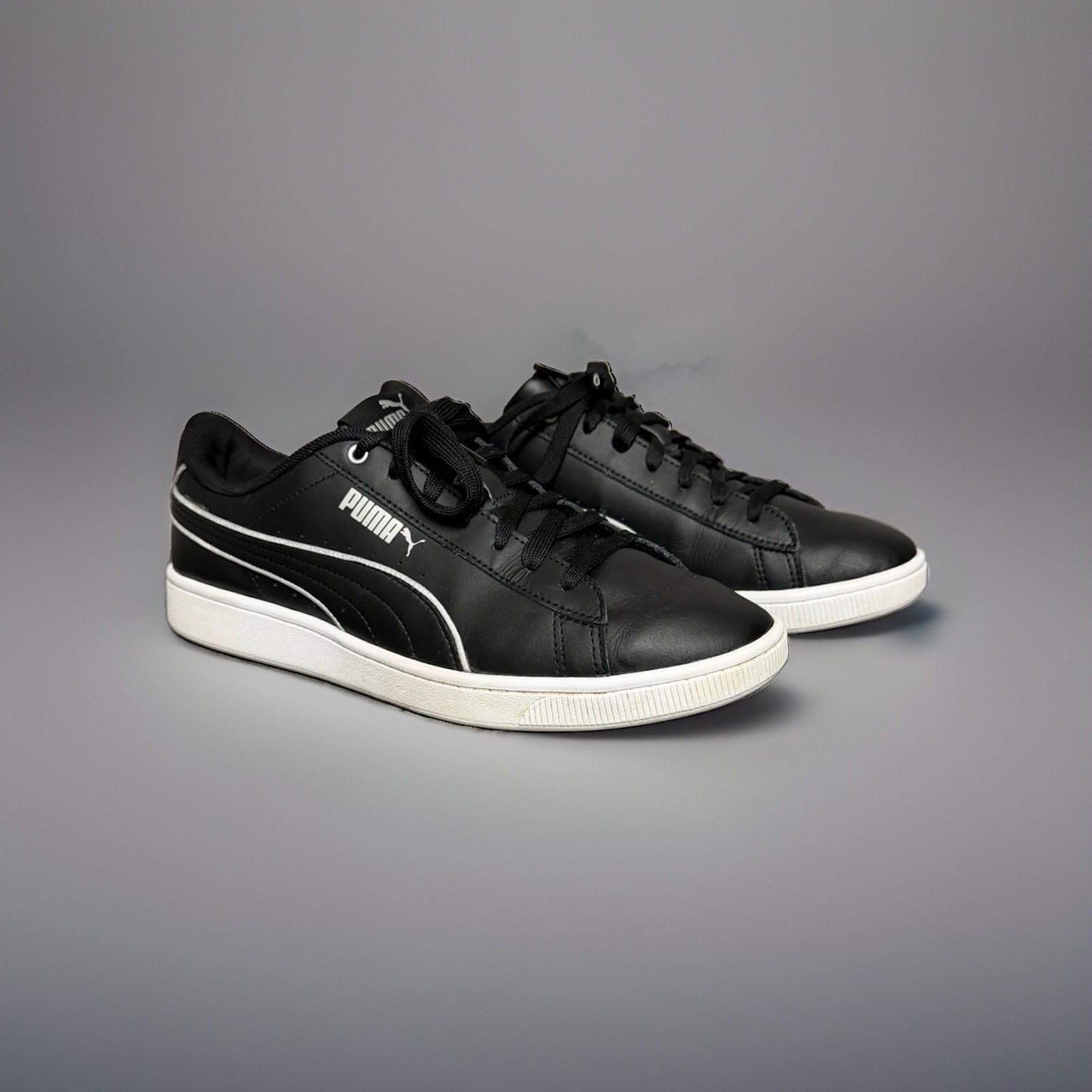 Puma Women\'s Vikky V2 Leather Sneaker Black/White Size 8.5