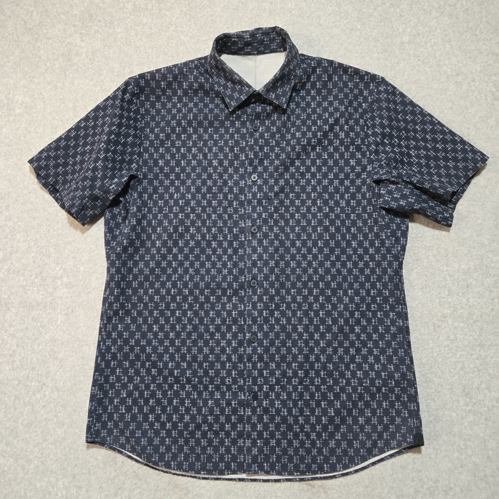 Lululemon Airing Easy Shirt Short Sleeve Button Down Geometric Pattern  LARGE 