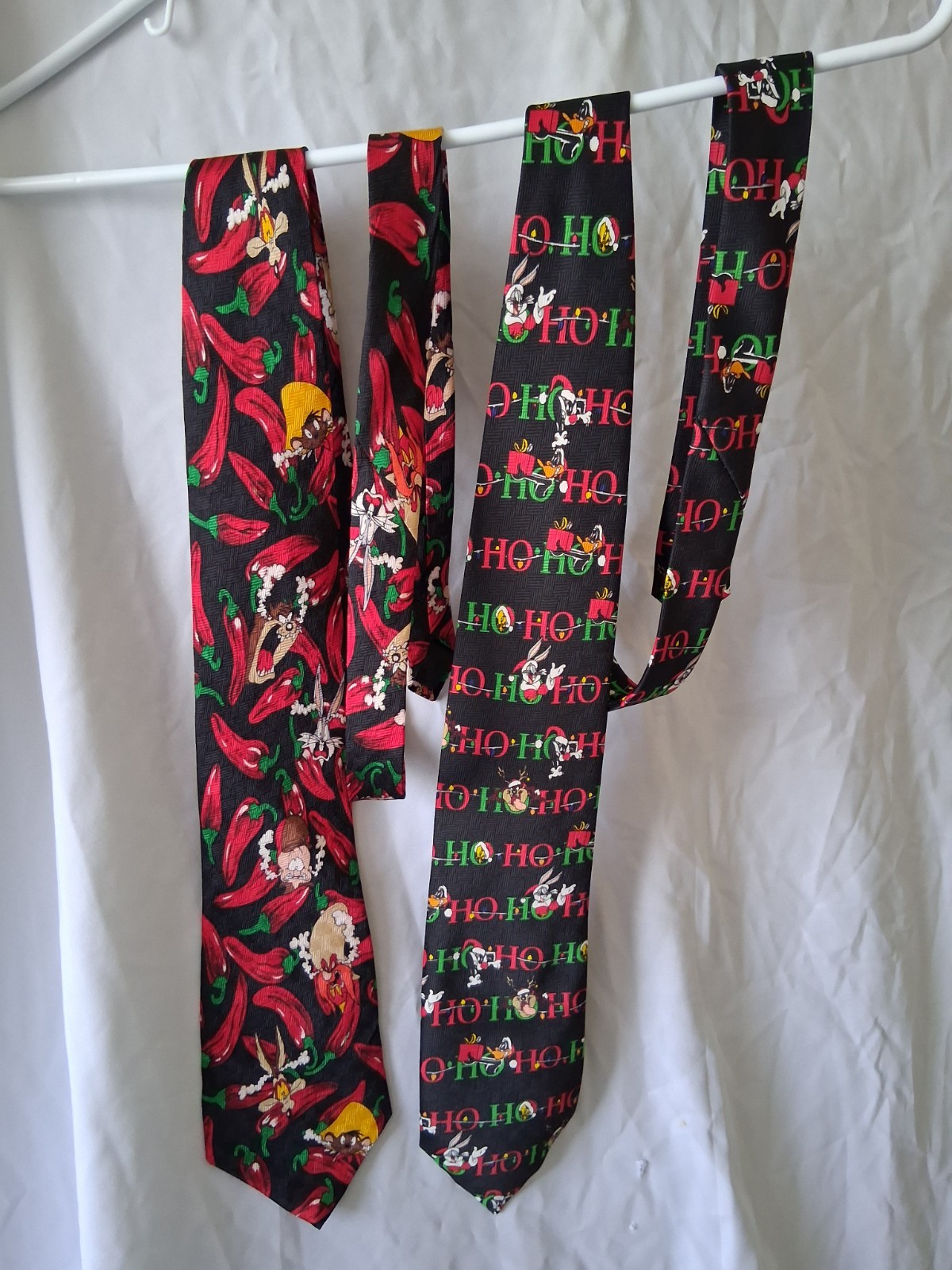 Vintage 1997 Looney Tunes Necktie Lot (2 Ties)–Christmas Holiday & Chili Peppers
