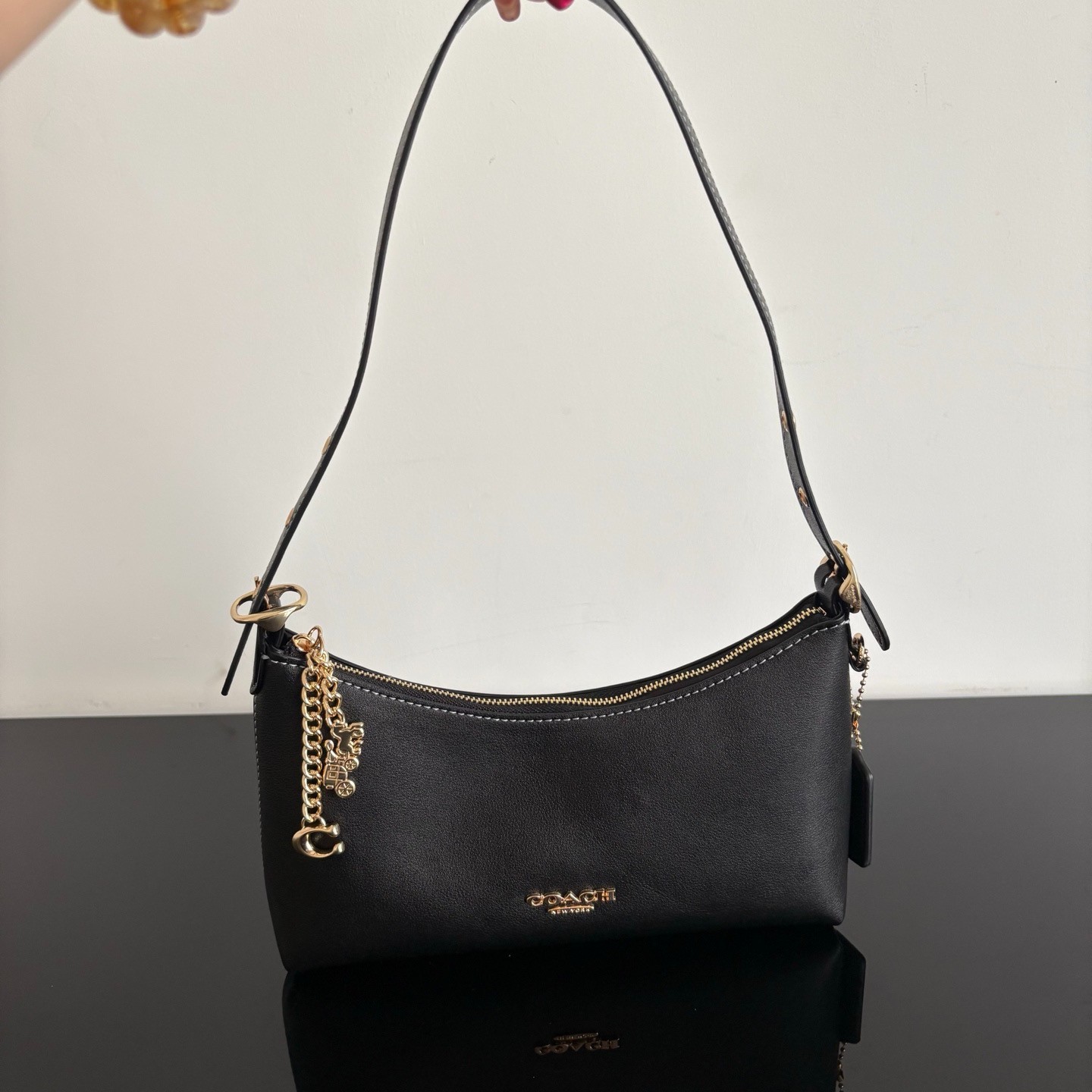 New Coach Emeilia Shoulder Bag CFO89 natural grain leather Black Outlet ！
