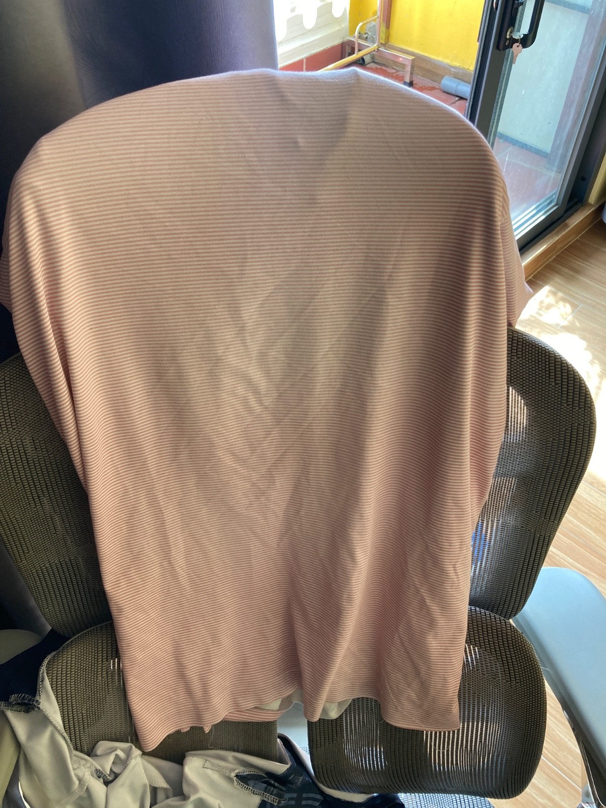 Black pink t-shirt size xs for men