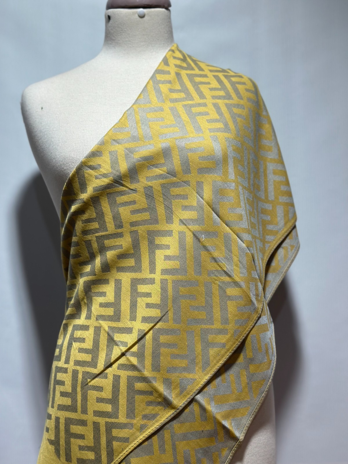 Auth Fendi Scarf Shawl Stole Wrap 65% Cashmere 35% Silk Light Gold Used