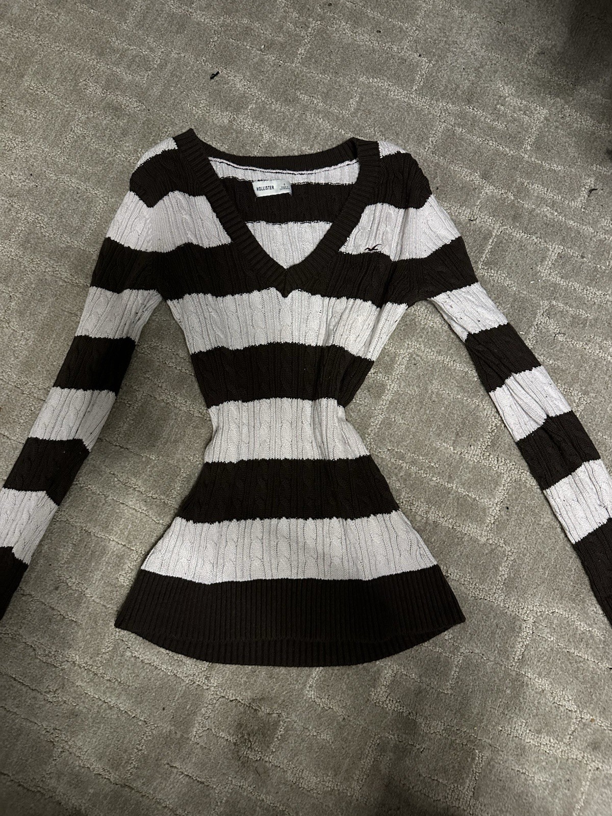 Hollister long-sleeve ribbed knit top featuring a cute light pink and brown.