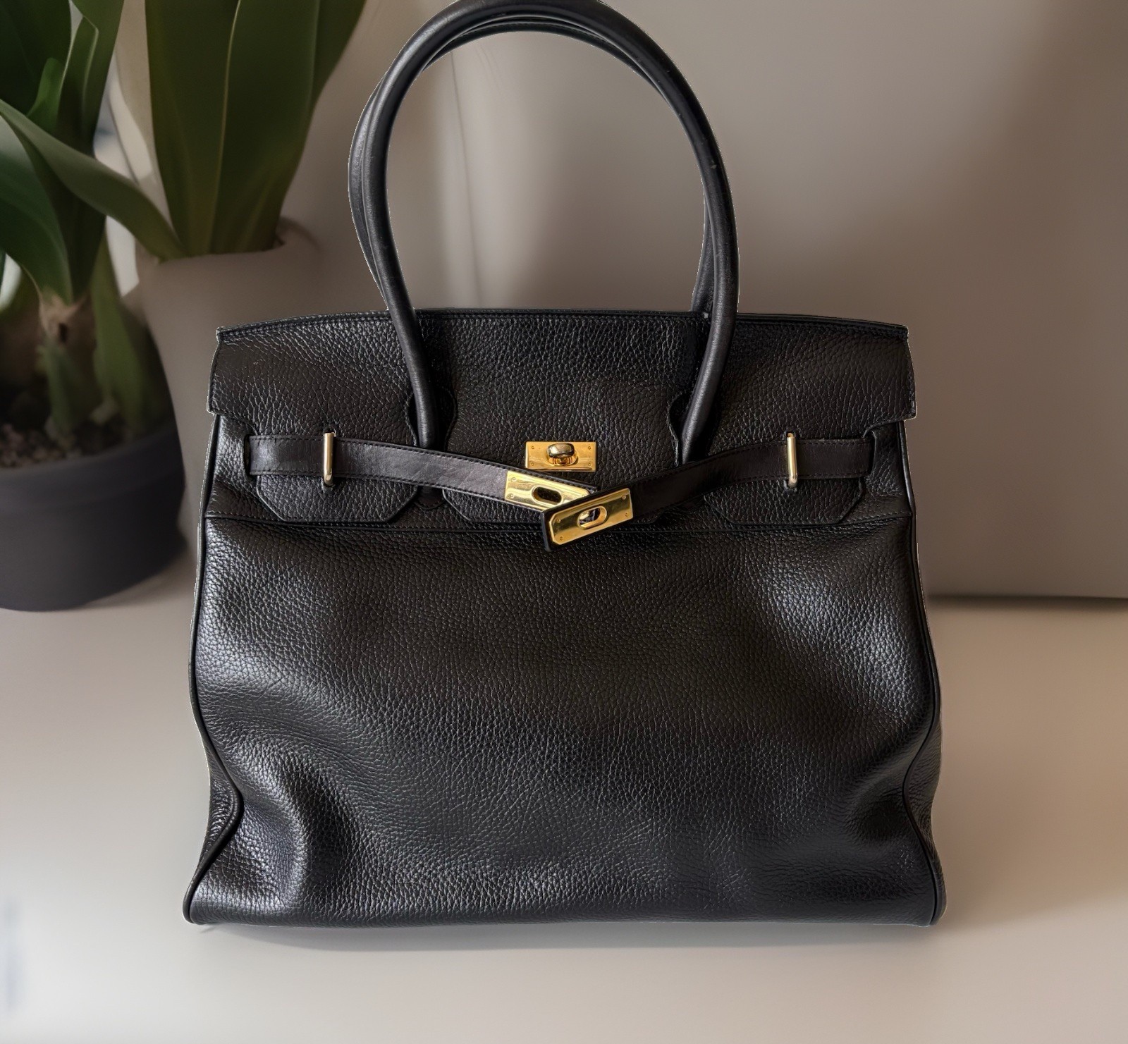 Authentic BALLY Shouder  bag Black Leather From Japan 01316