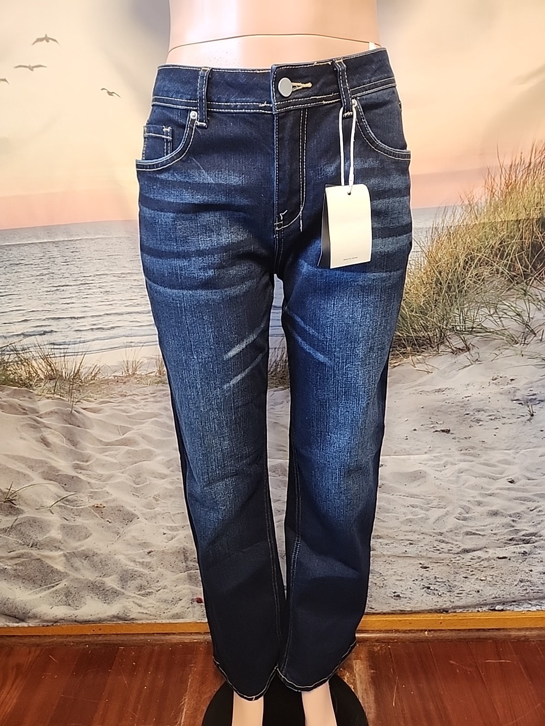 NWT Flamingals Women\'s #80292 Dark Blue Jeans Size Large..