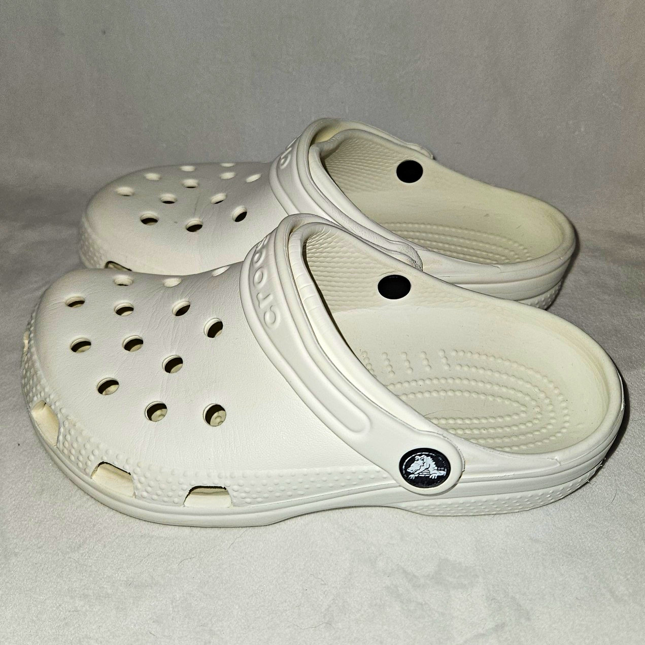 Crocs Unisex Kid\'s Classic Clogs in White - Size J1