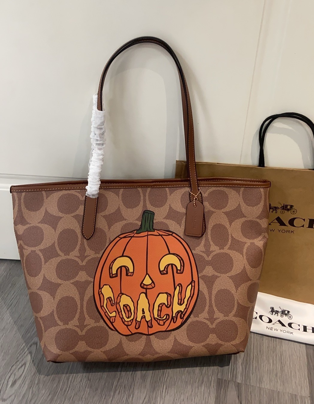 NWT  City Tote Bag With Halloween Pumpkin Print CCE70