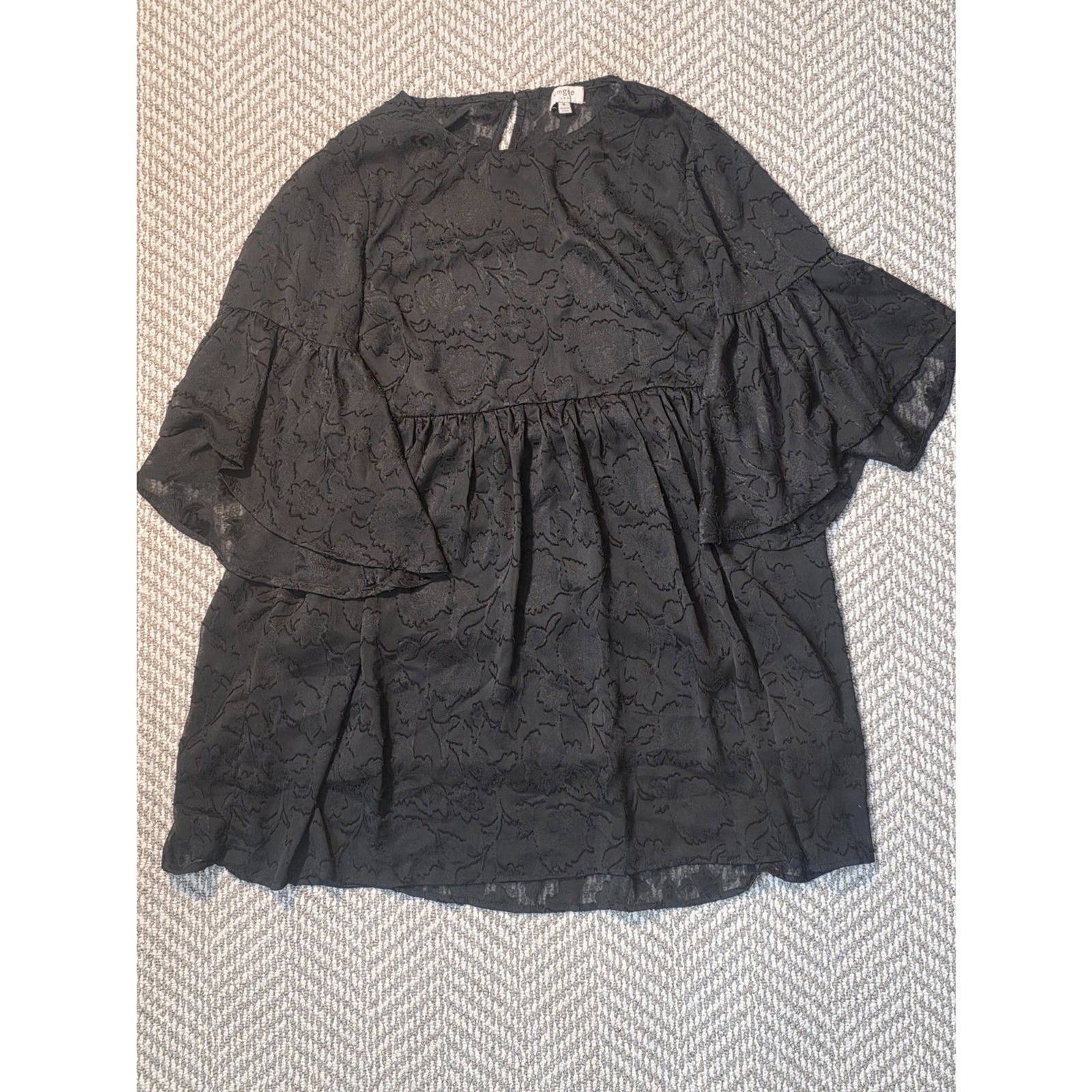 Umgee USA Women\'s Size Medium Black Textured Floral Bell Sleeve Babydoll Top