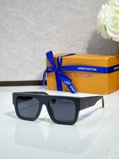 Louis Vuitton Z2125E Black Square Gray Lens Sunglasses 55-19-145 picture