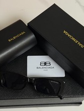 Balenciaga 2000 Edition - Golden Double B logo - Dark gray lens - Bright black a picture