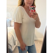 torrid Cream Puff-Sleeve V-Neck Tee picture