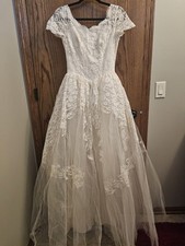 Vintage 1959 Wedding Dress. Excellent Condition With Gauntlets. picture