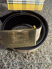 Burberry belt is a classic model of the brand, characterized by its golden buckl picture