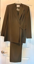 Le Suit Brand 2-Piece Pant Suit Size 8 Olive Green Pinstripe picture