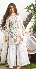 NWT Sana Safinaz Luxury Muzlin Off-White Floral Embroidered Lace Kurta M picture