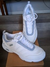 Looks NIB Women's Reebok Pristine II Low Cross-Training Sneakers picture