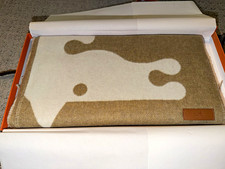 Hermès Petite Casaque Parthenon 100% Cashmere Scarf Ivory Camel NEW with Box picture