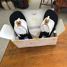 Yellow Box Women’s Flip Flop Sandals White/Black Logo Slip-On Size 7.5 M NIB picture