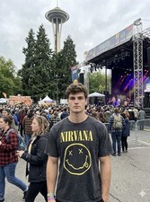 Sz: 2XL Nirvana Officially License Tour 93’ Concert Distressed Style T-shirt Blk picture