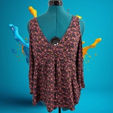 American Eagle Outfitters Black/Pink Floral Blouse Sleeve Cut-Out - Size Small picture