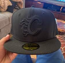 New Era Calgary Flames 59FIFTY Fitted Baseball Cap Hat Black Men Size 7 1/8 picture