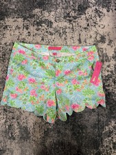 NWT Lilly Pulitzer x Disney Parks Buttercup Scalloped Shorts Size 10 picture
