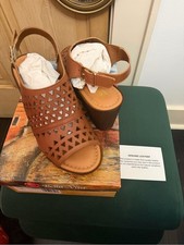 Bella-Vita Deb-Italy Whiskey Leather Wedge Sandals 7.5 W New with Box picture