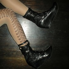 Tsubo Womens Black Leather Lace Up Wedge Ankle Booties Heels Size 8 picture