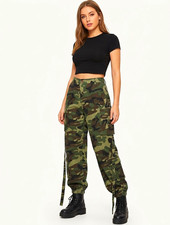 Fashion Nova Green Camo Cargo Pants Women’s Size XL Tapered Pockets NWT’S picture