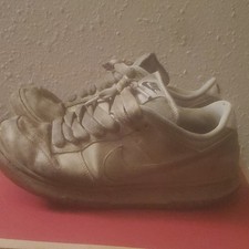 Nike Men’s Beige Low Top Lace Up Sneakers Solid Pattern Rubber Sole picture