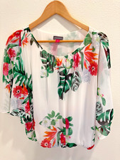 Vince Camuto Tropical Floral Flutter Sleeve Blouse – Size Small picture