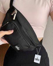 Alo Yoga Explorer Belt Bag Black – Crossbody Fanny Pack Waist Travel NWT picture