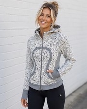 Lululemon Athletica Scuba Hoodie in Not So Petite Fleur Silver Spoon     Size 4 picture