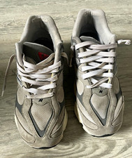 New Balance Gray Low Top Lace Up Athletic Sneakers for Men Activewear Casual picture