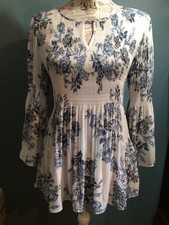 W-S Blouse Boho Blue & White Floral & Ivy Chic Smocked Bodice Bell Sleeves Comfy picture