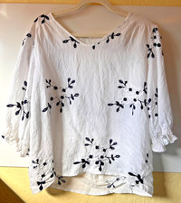 Kindred W's XL Floral Embroidered V-Neck Blouse White Navy Blue Boho Puff Sleeve picture