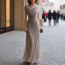 Women's Elegant Pleated Long Dress Slim Sleeveless Crew Neck Dress - picture