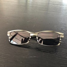 Badgley Mischka sunglasses model THEODORE in HORN color picture
