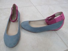 NEW Tsubo Gylda Strappy Ankle Strap Flats WOMENS 7 Blue Grey & Pink Sample picture