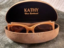 Kathy Van Zeeland Womens Sunglasses Caramel Horn Frames Pearl Temple Accents. picture