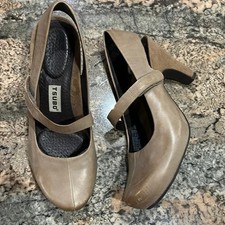 Tsubo Acrea brown leather Mary Jane Pump block heel comfortable cushioned insole picture